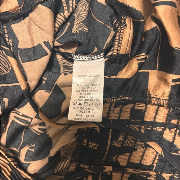 Milk & Honey Animal Print V Neck Scrunch Tie Top Size M - Picture 5 of 5